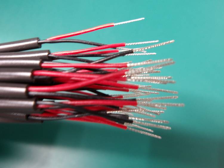 複数のケーブル